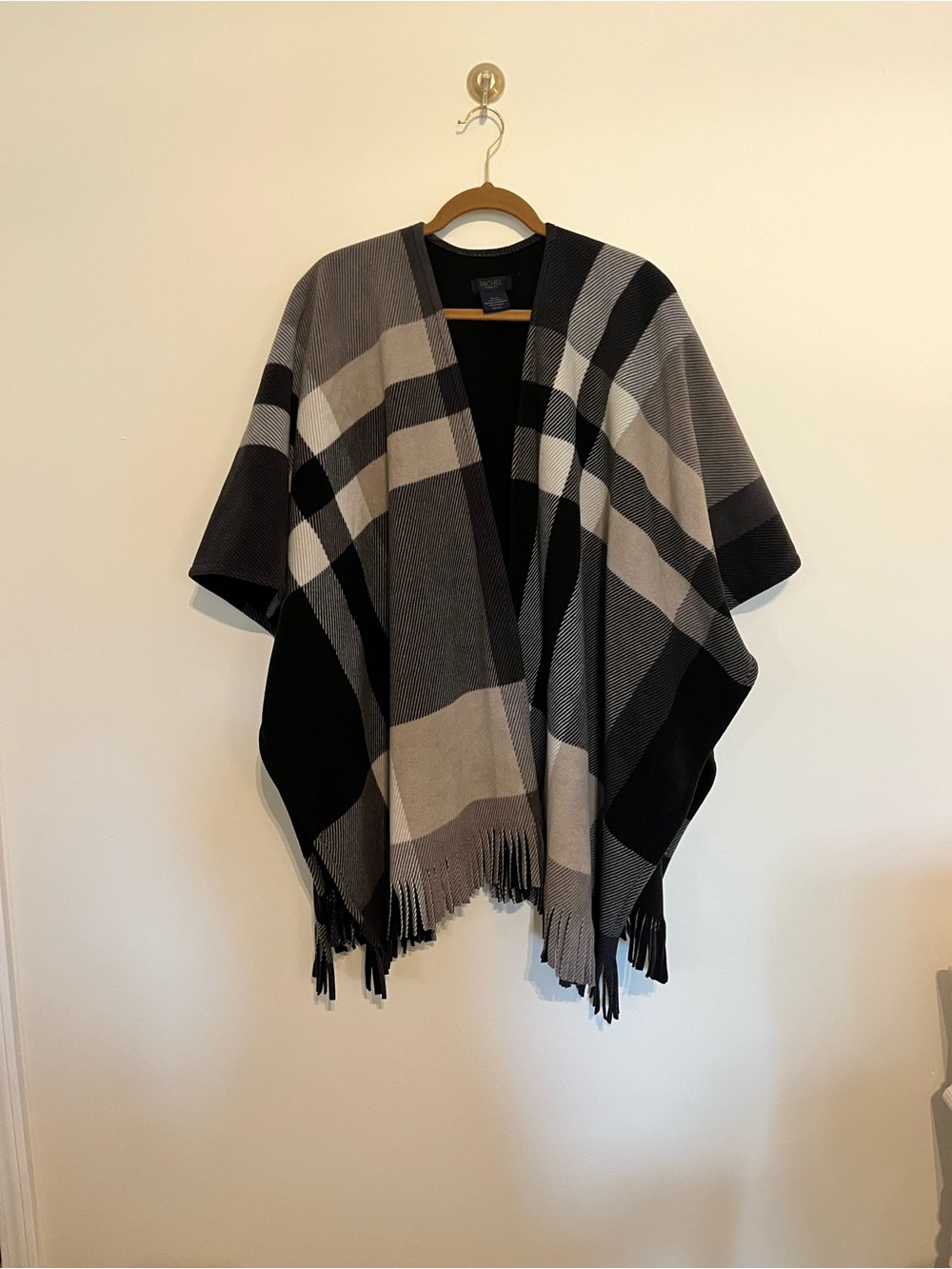 Rachel Roy women’s poncho. One size.